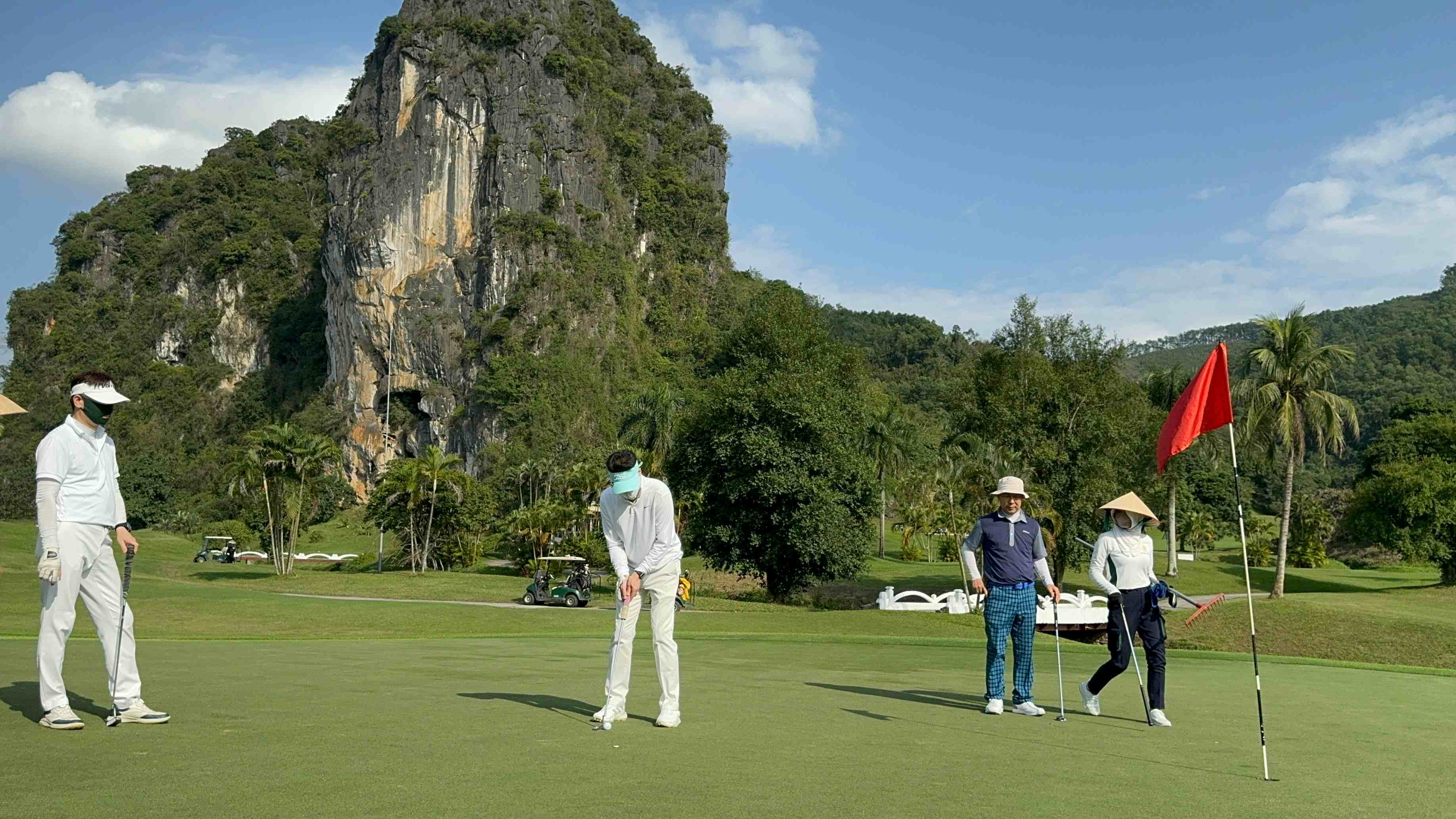Golf journey in a tropical mountain landscape